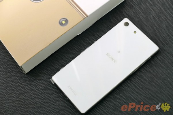 تصاویری جدید از آنباکسینگ اکسپریا ام 5 (Xperia M5)