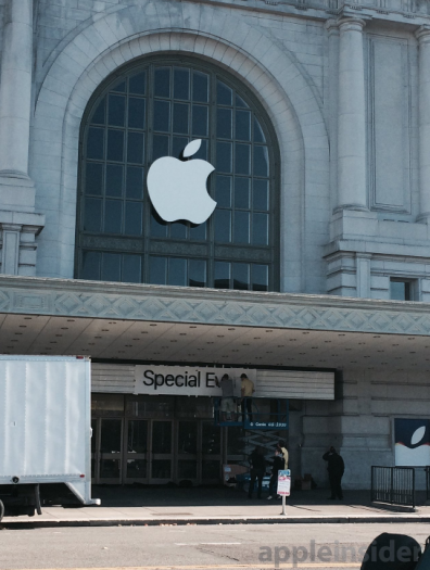 Apple-prepares-Bill-Graham-auditorium-in-San-Francisco-for-Tuesdays-event